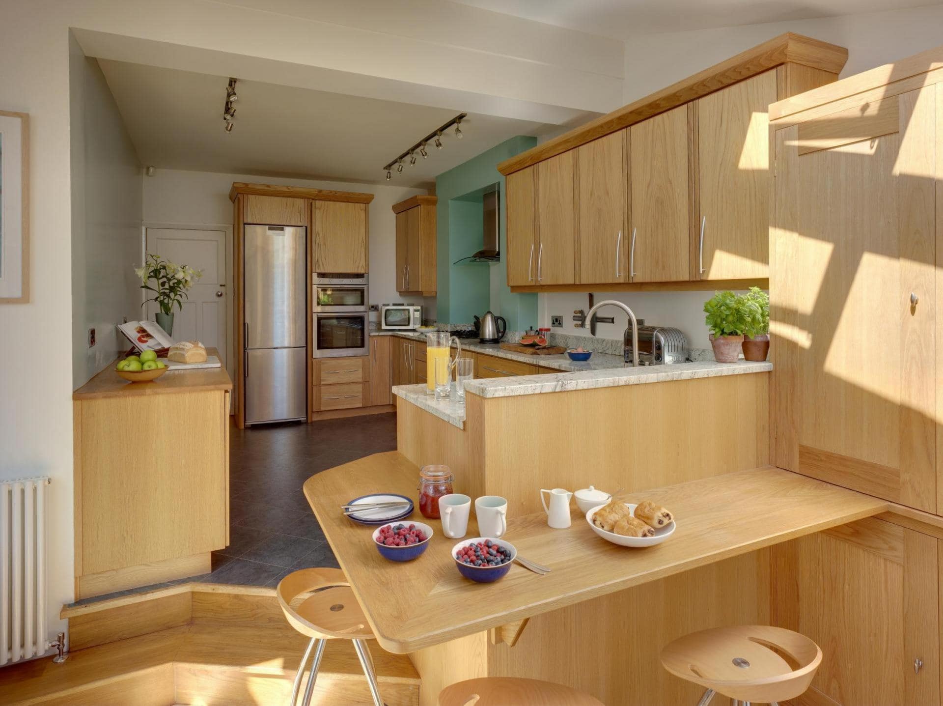Contemporary oak & inlaid ebony kitchen 6