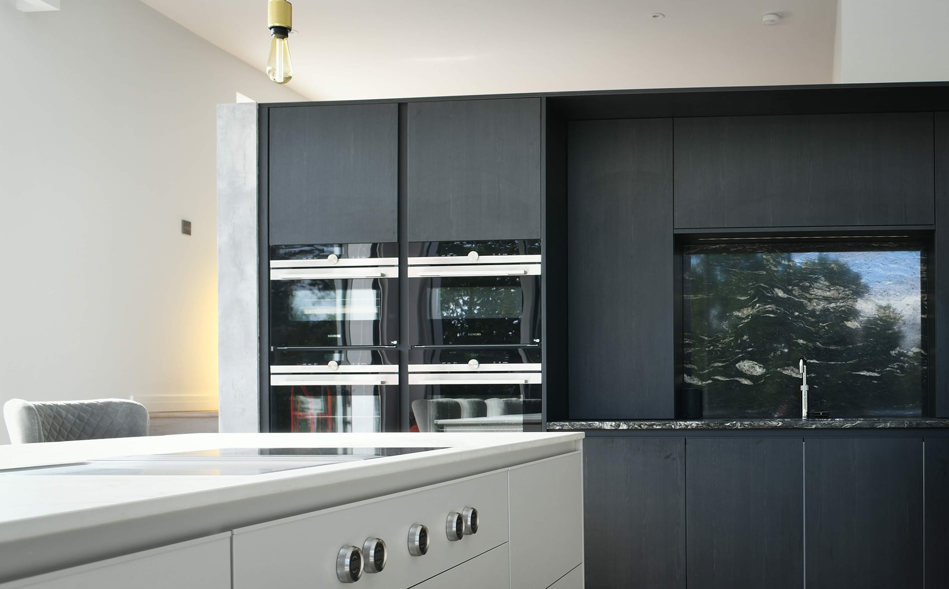 Getting the ‘wow’ factor in a light and large kitchen space 2