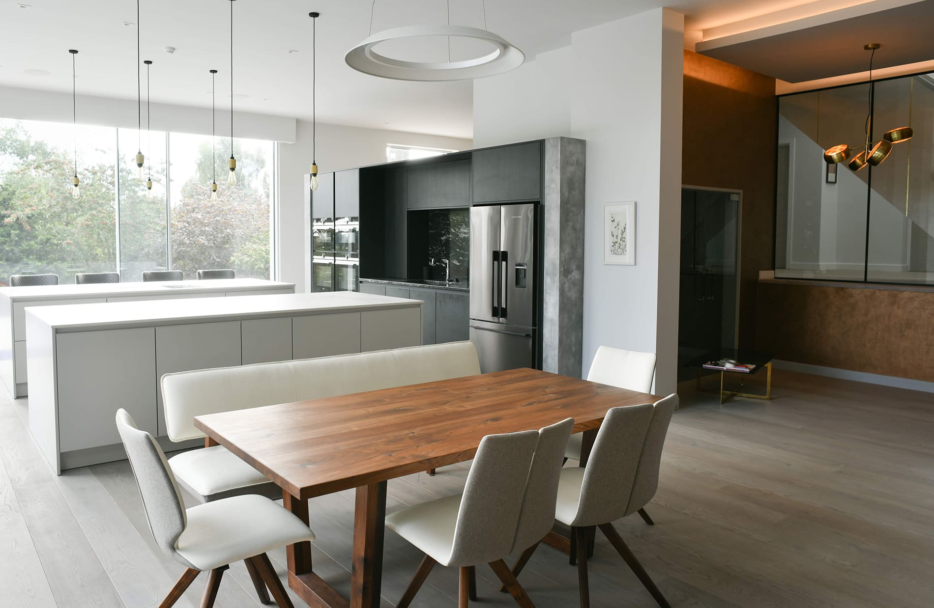 Getting the ‘wow’ factor in a light and large kitchen space 9