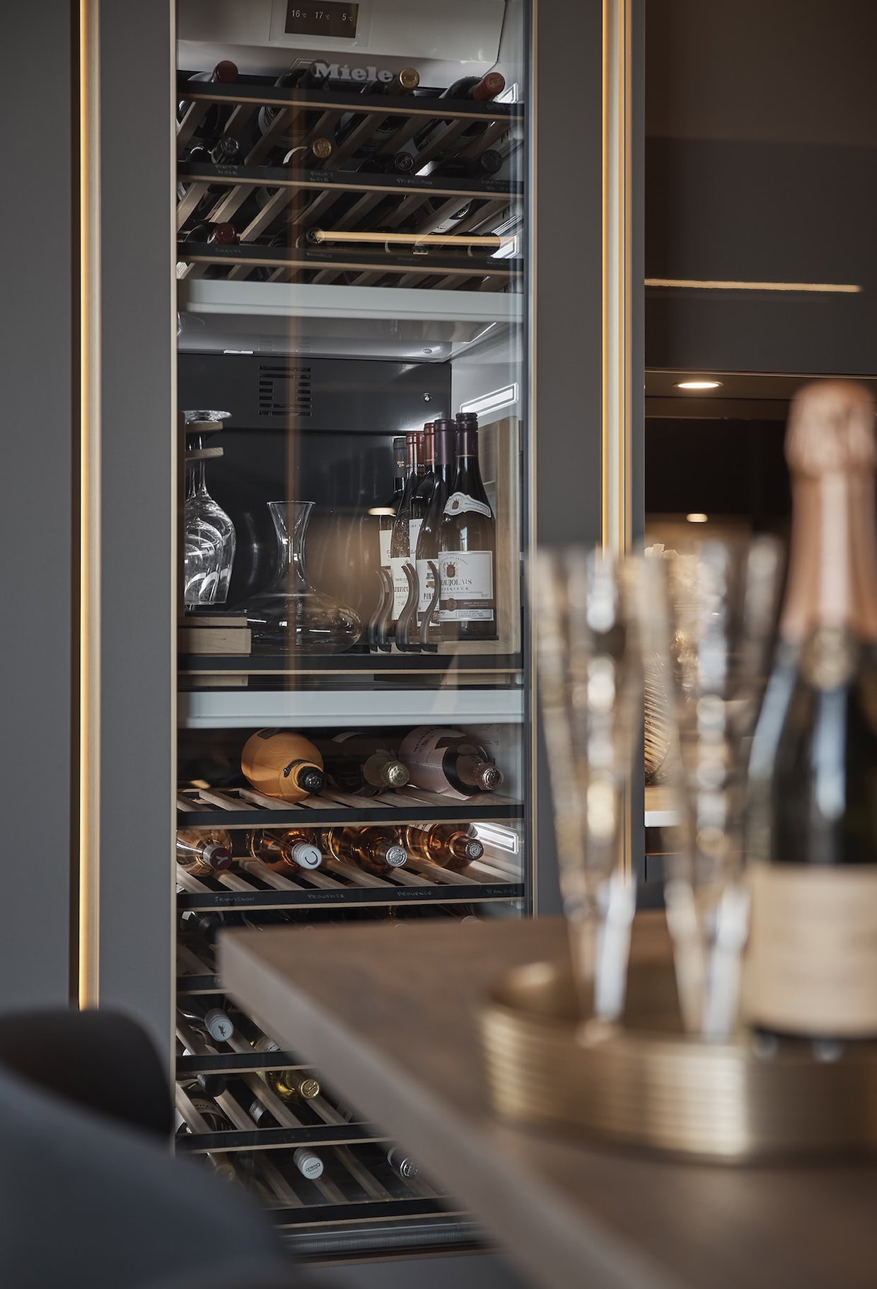 how to design a kitchen that's perfect for hosting 6