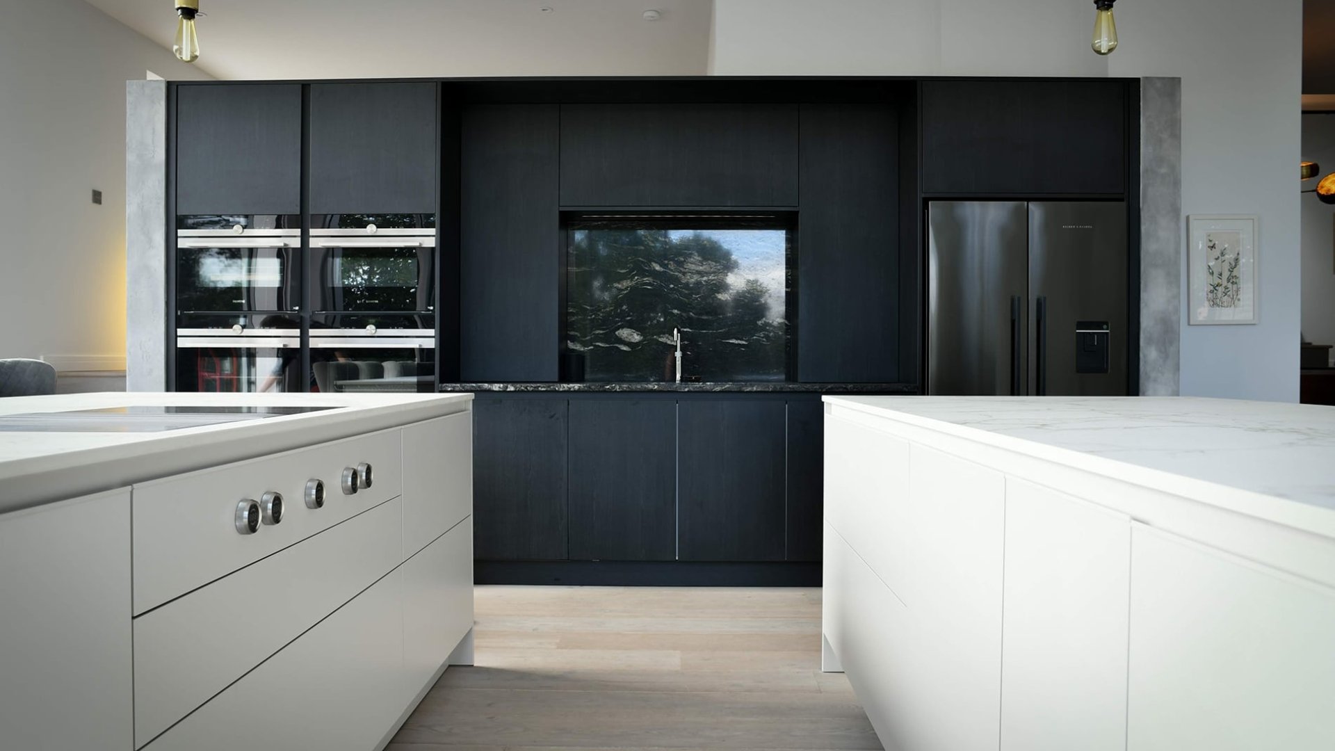 ‘Wow’ factor in a light and large kitchen