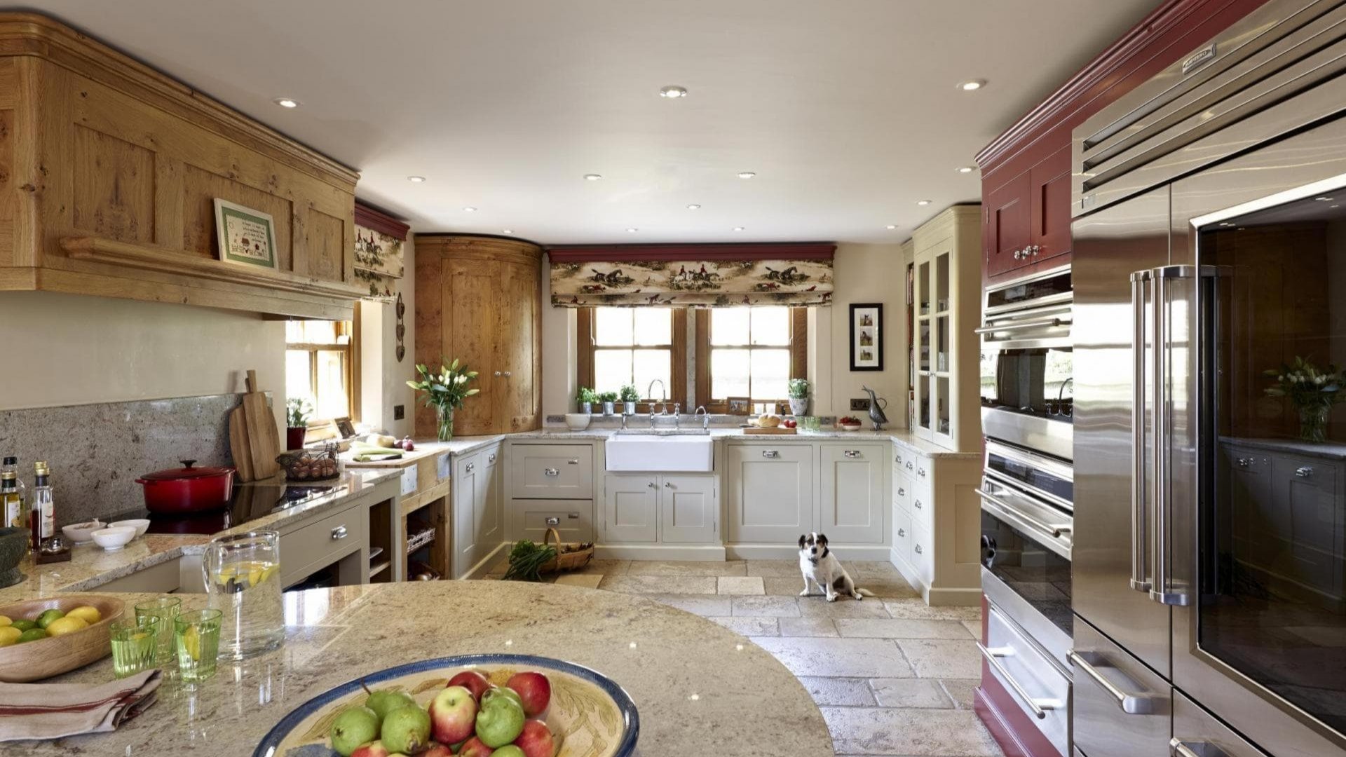 Pippy oak and hand-painted kitchen