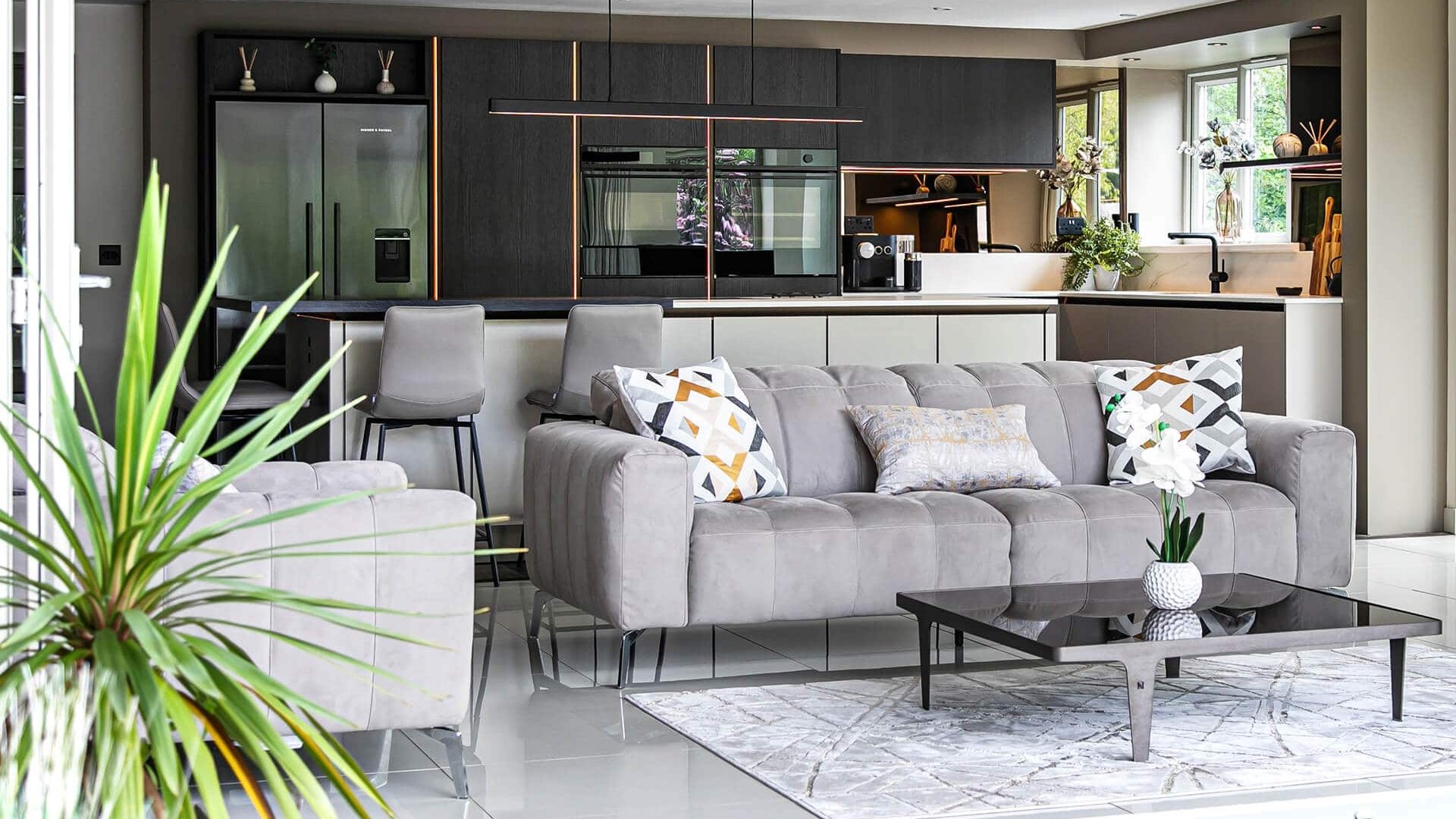 A show-stopping SieMatic SLX Pure kitchen